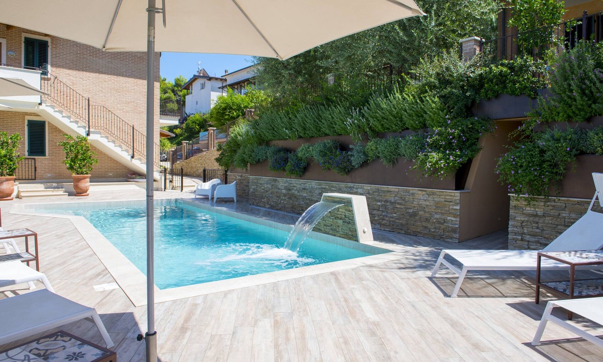 Cupra Marittima Apartment | Finely furnished "Lobster" Suite 350mt from the sea with Pool, Gymnasium, WiFi