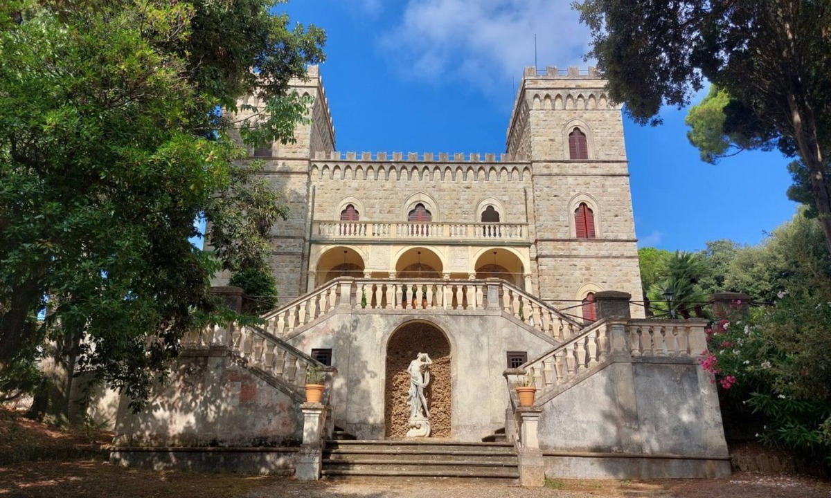 Cavo Apartment | Finely furnished apartment with direct access to the sea