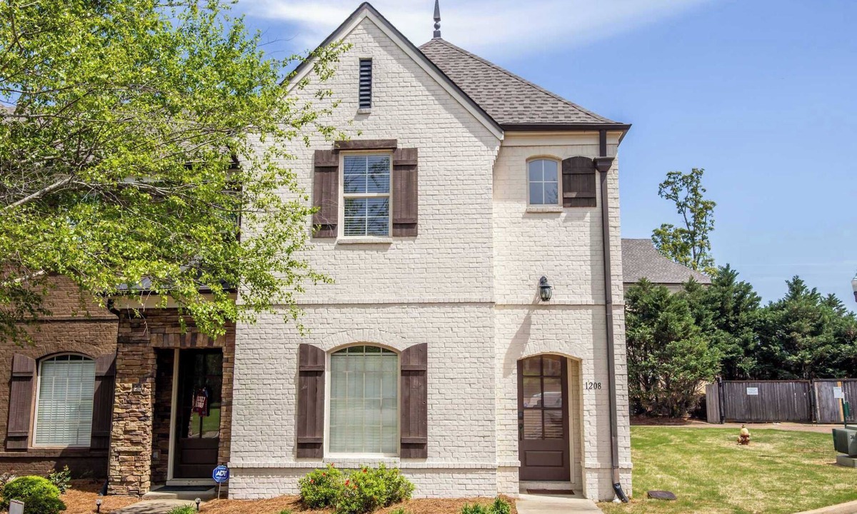 Oxford Condo | Fleur de Lis Fanbase by Apex Short Term Stays