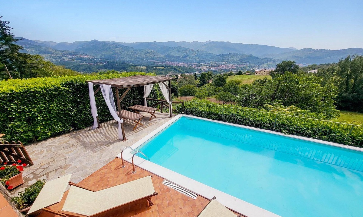 Castelnuovo di Garfagnana Villa | Flexible Group Accommodation with Private Pool & Hot Tub. Beautiful views!