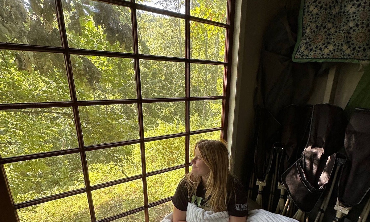 Grissom - Highland RV Rental | Floating Heaven: Treehouse Lodging with 'casita' & View