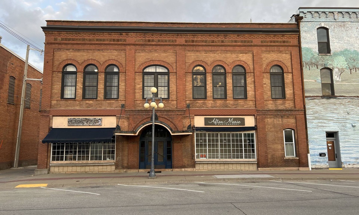 Vinton Apartment | Four Eleven Suites a Vintage Renovation in Downtown Vinton