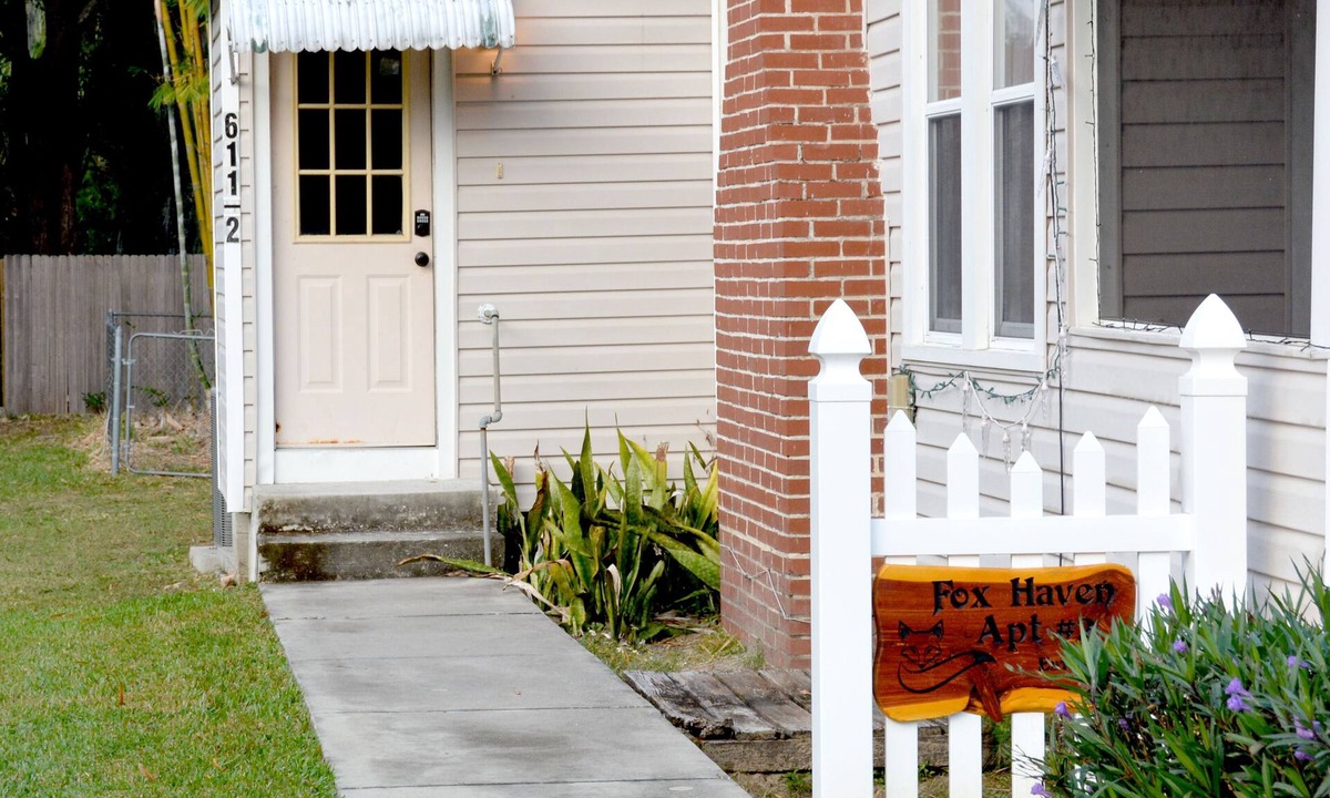 Tavares Apartment | Fox Haven Apt #2 Upstairs 1 Bedroom Apartment
