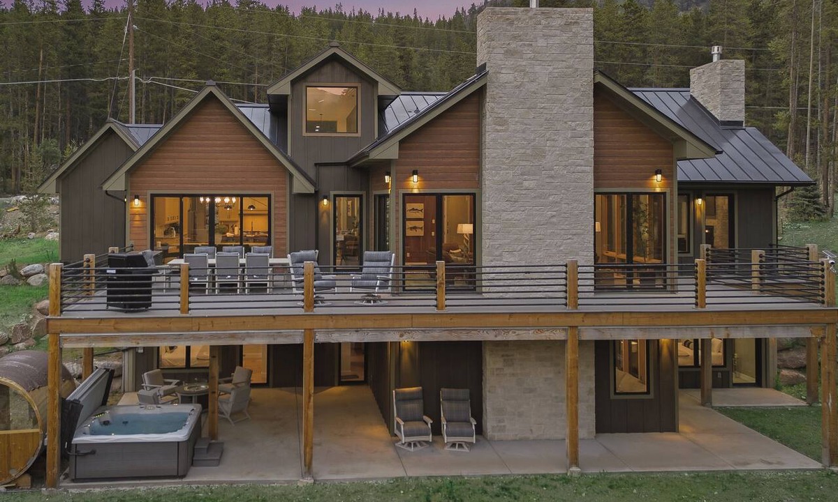 Blue River House | Framed Alpine Views, Modern Retreat | Everwild Chalet