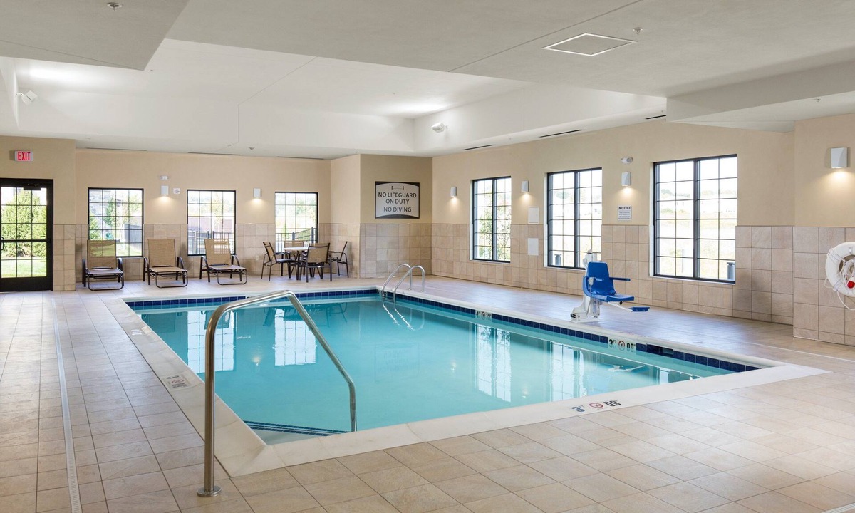 Polaris Apartment | Free Breakfast Buffet. Pool Access. King Suite Near Ohio State University.