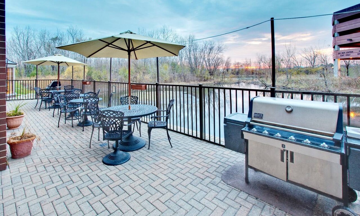 Forestview Condo | Fully-Equipped Suite | Gym Access