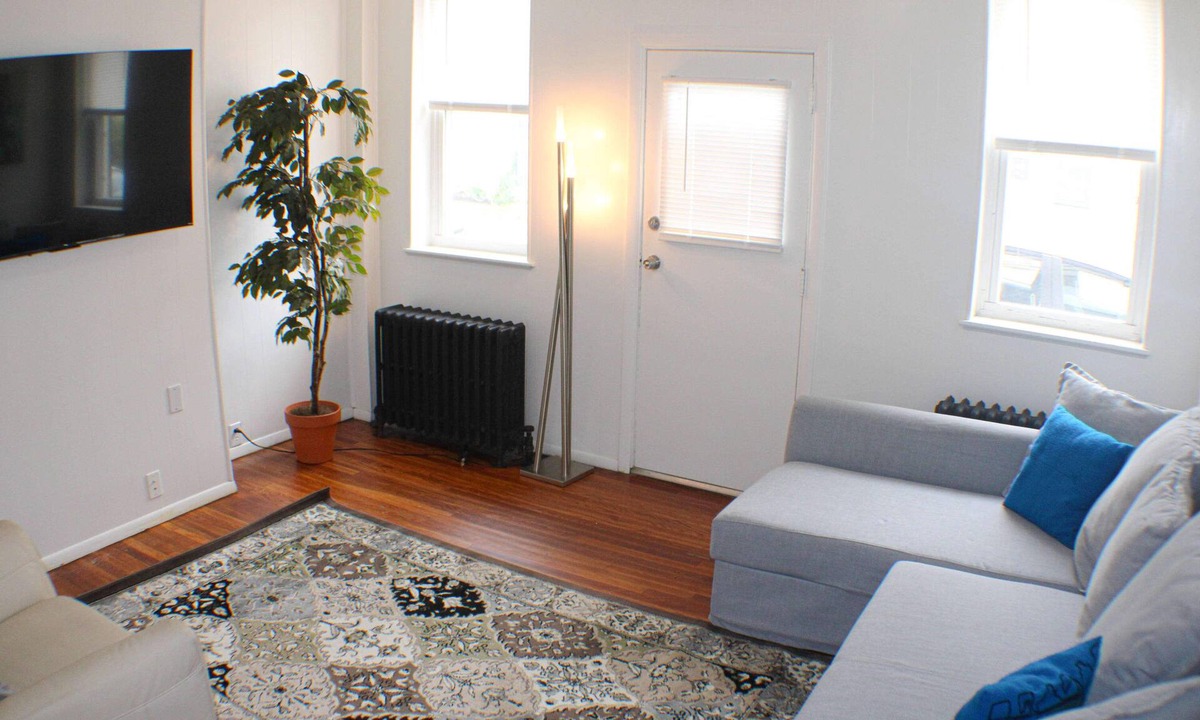 South Side Slopes Apartment | Fun Crash Pad City Views Off-Street Parking