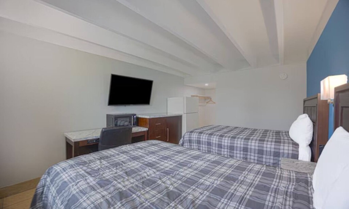 Merritt Island Hotel | Functional Private Room Perfect for Exploring Attractions Near Merritt Island