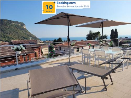 Garda Apartment | Garda view - Nuovo appartamento con solarium vista lago