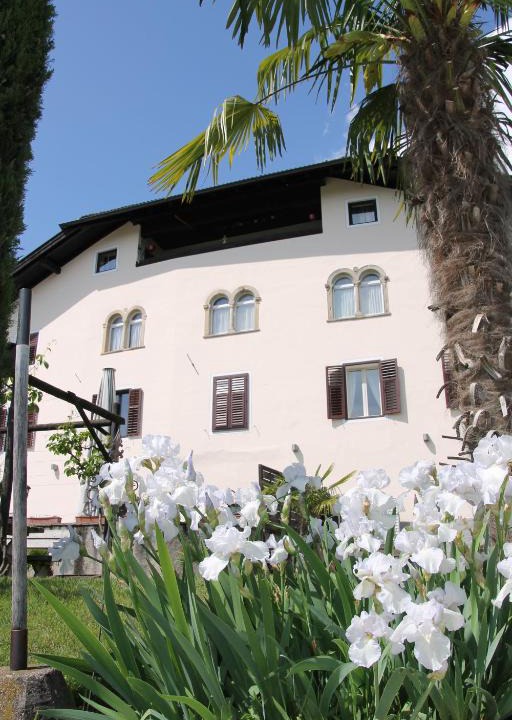 Caldaro Sulla Strada del Vino Hotel | Garni Brunnenhof