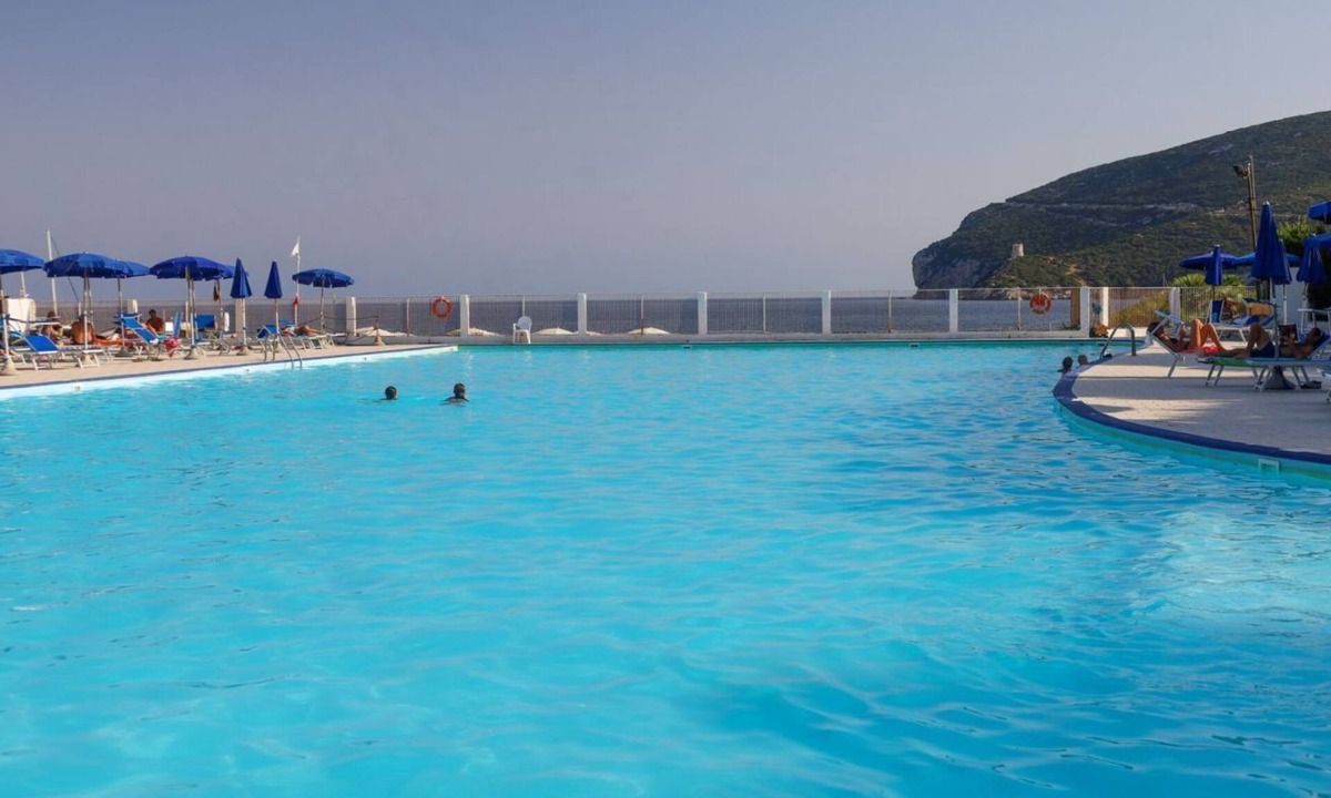 Pischina Salida Apartment | GuestHost - Comfy Flat W/Pool, Tennis Court & Private Beach!