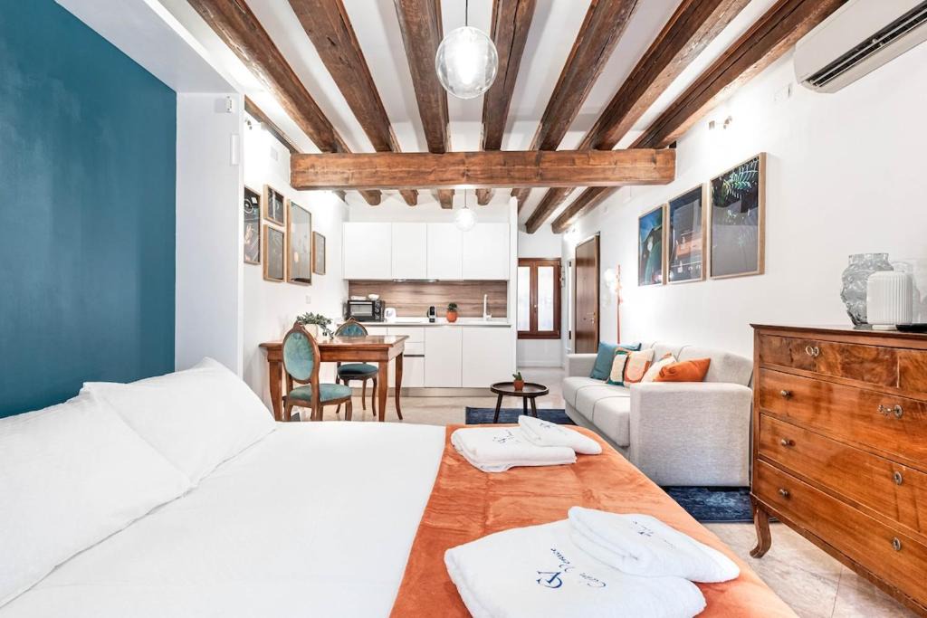 Dorsoduro Apartment | Guggenheim Studio