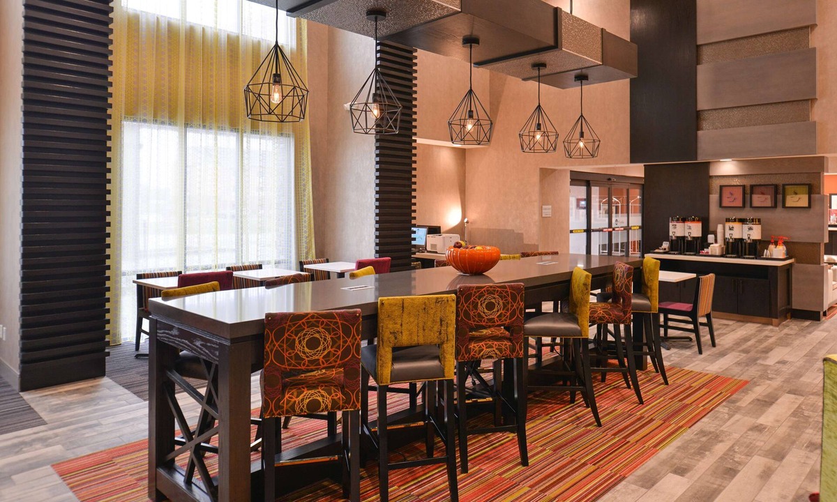 Ames Hotel | Hampton Inn & Suites Ames
