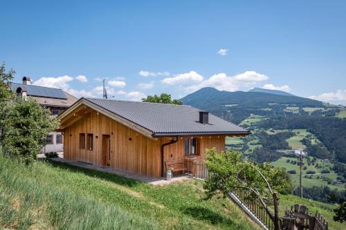 Albions Apartment | HAUSERHOF Chalet with Dolomite View