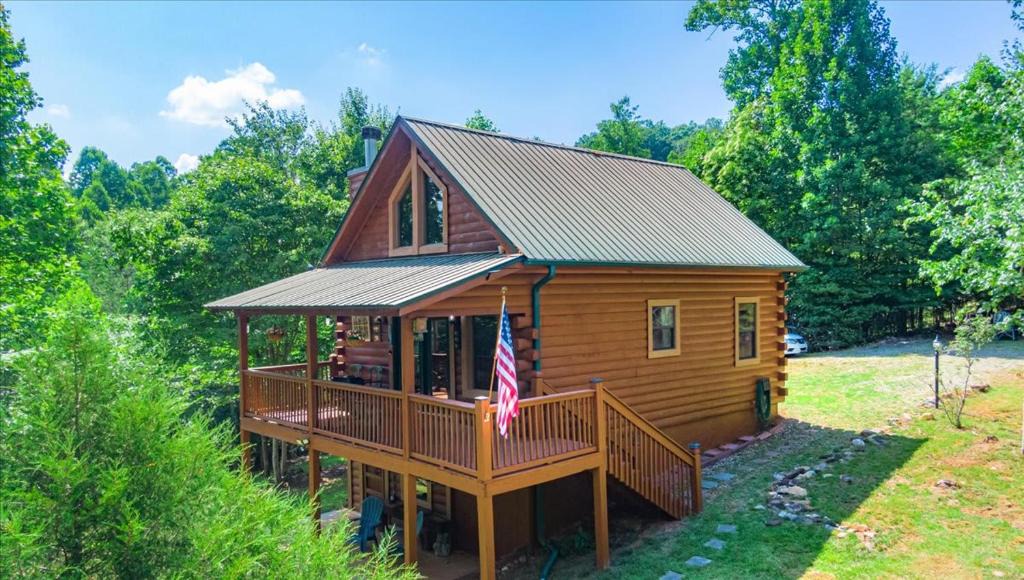 Young Harris House | Hidden Haven-Peaceful Inviting pet friendly cabin
