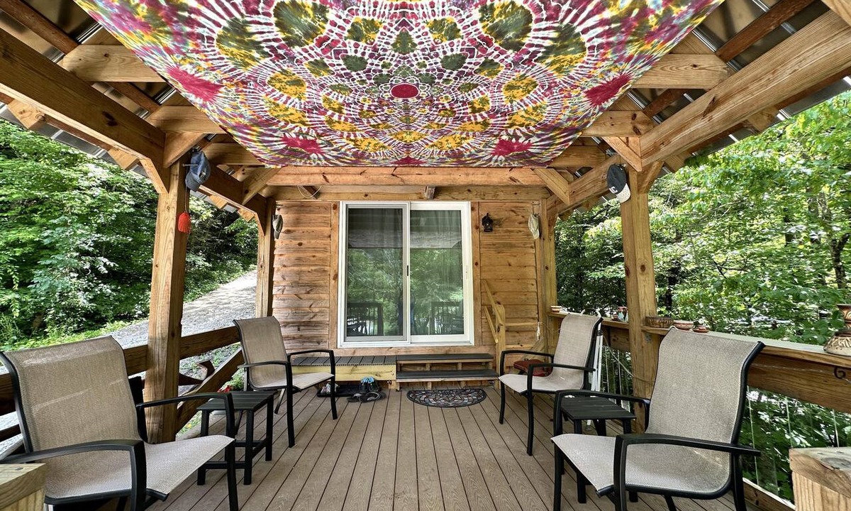 Stanton Cabin | Hikers Cabin on the "Gorge" loop next to a creek with wi-fi