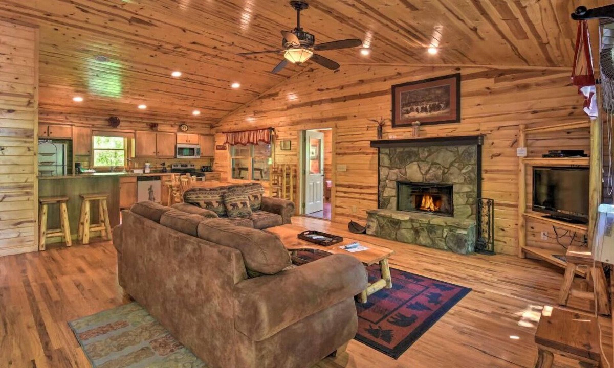 Helen Cabin | Hillside Cabin! Escape to the Mtns near Helen!
