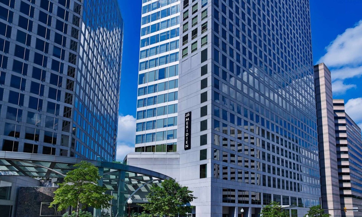 North Rosslyn Hotel | Historic Arlington | River Views. Dining Nearby
