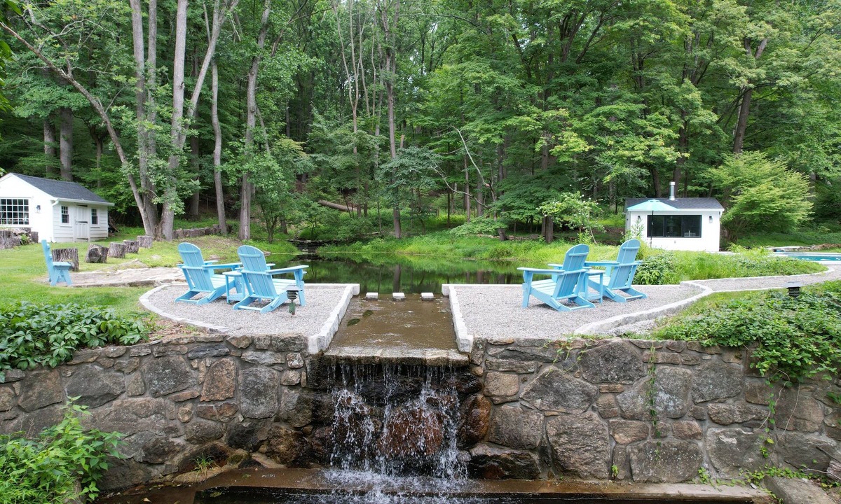 Mendham House | Historic Cottage with Private Pond & Pool on 5 Acres