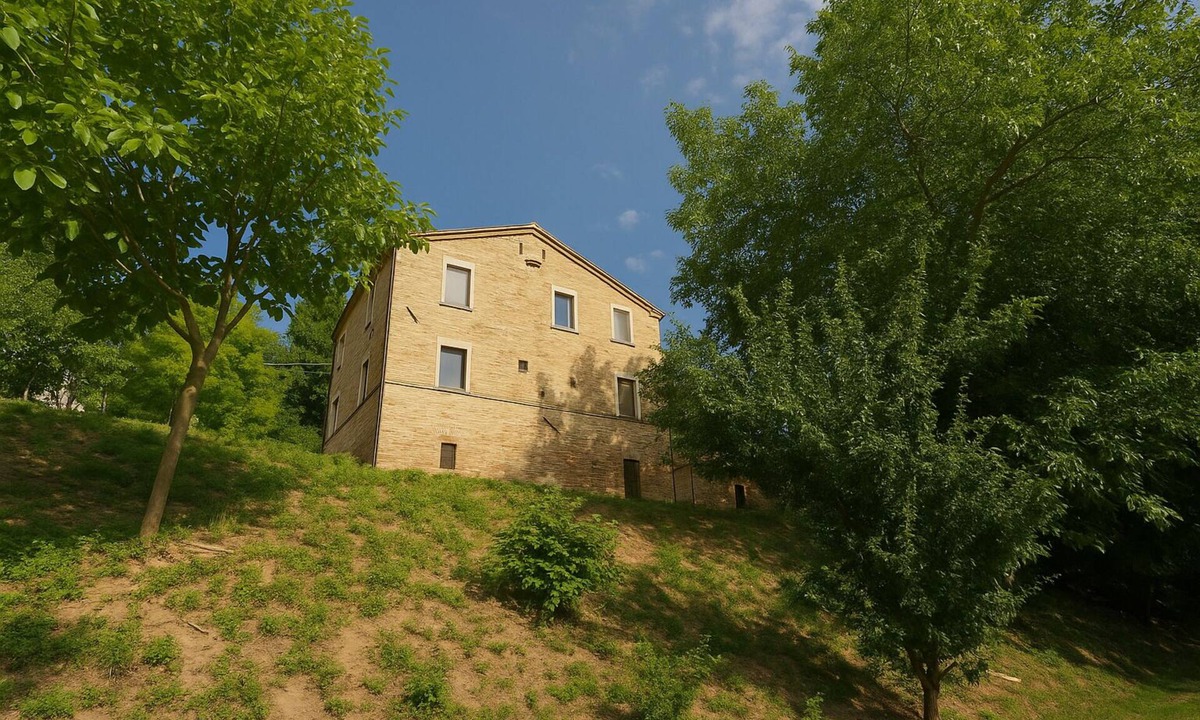 Mombaroccio House | Historic farmhouse for families - with large garden in the Marche region