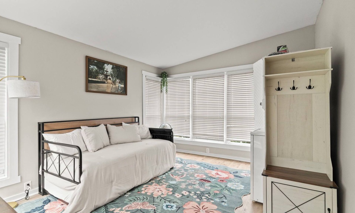Madison House | Historic Hideaway - Steps to Main St, Shopping, Dining, & the Ohio River