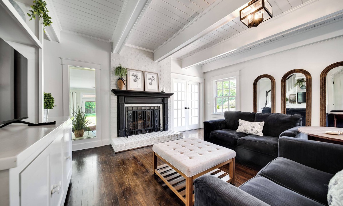 Historic Downtown Franklin House | Historic Holloway Haven in DT Franklin w/fire-pit
