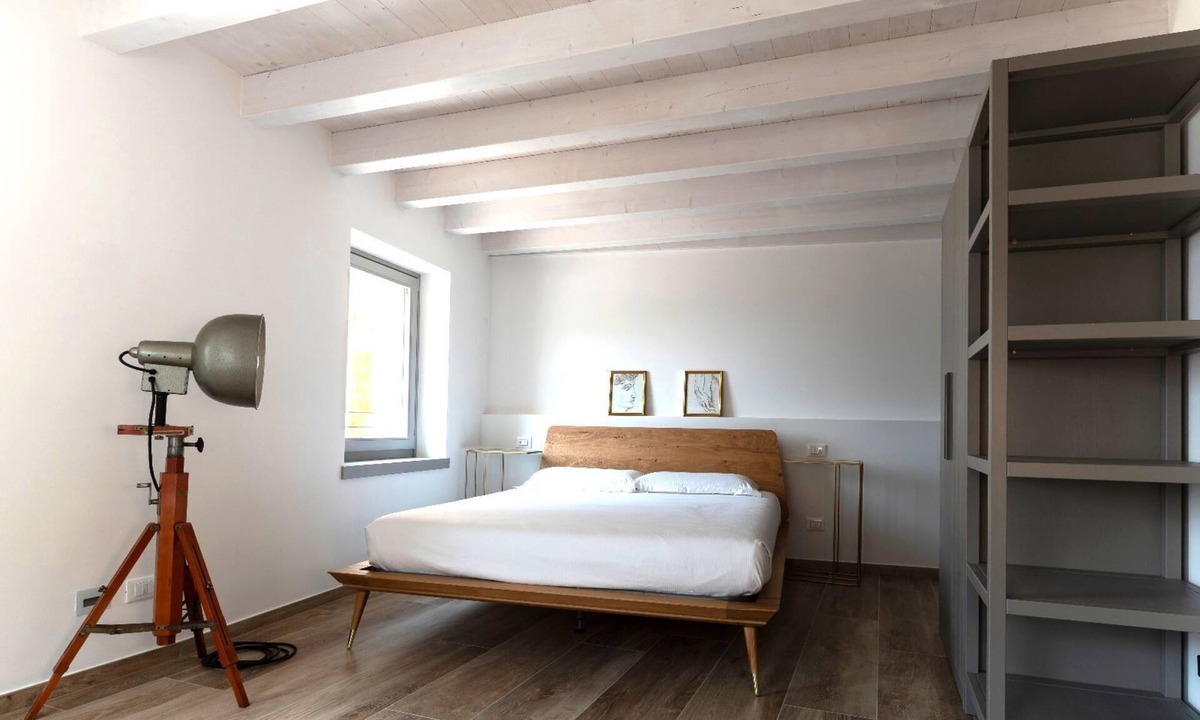 Assenza Apartment | Historic lakefront residence elegantly furnished