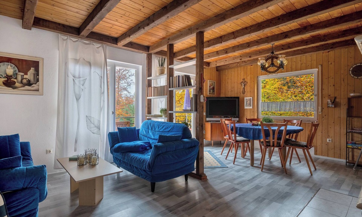 Mendola Apartment | Holiday Apartment 'Ferien Bei Waltraud Weiss' with Mountain View, Shared Terrace and Wi-Fi