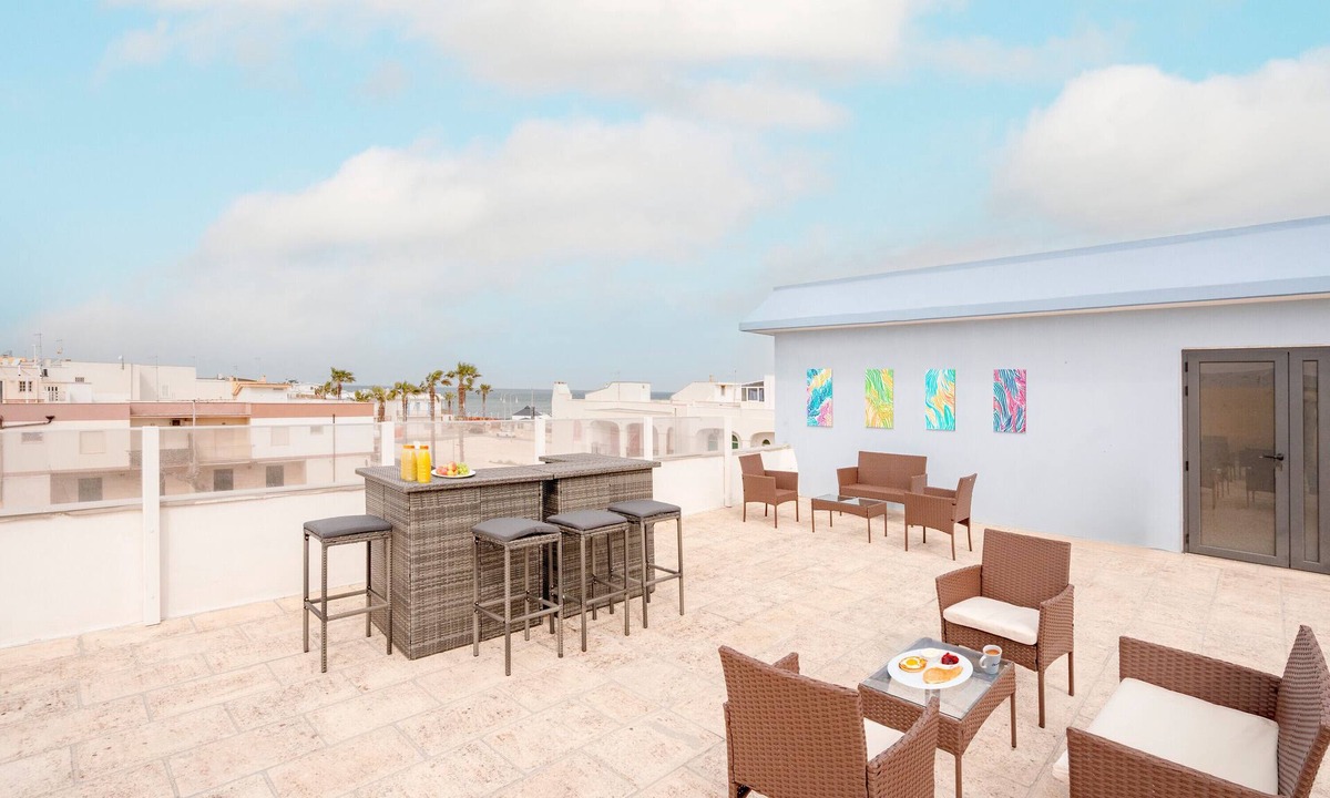 Torre Canne Apartment | Holiday Apartment 'Beach House, Torre Canne - Ariel' with Sea View and Balcony