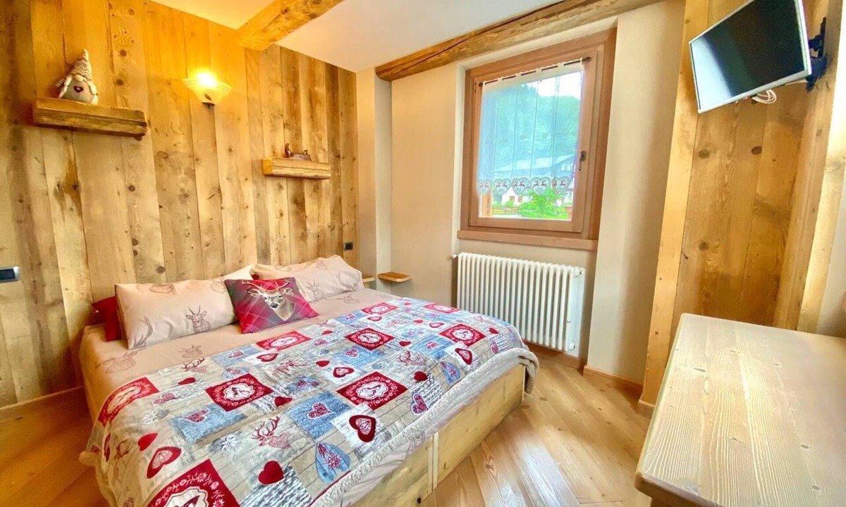 Valdisotto Apartment | Holiday Apartment "Casa Clus Bormio 2" with Mountain View, 2 Balconies & Wi-Fi