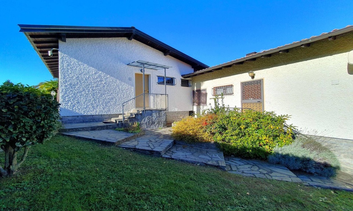 Germignaga House | Holiday Home by Lake Maggiore with Garden
