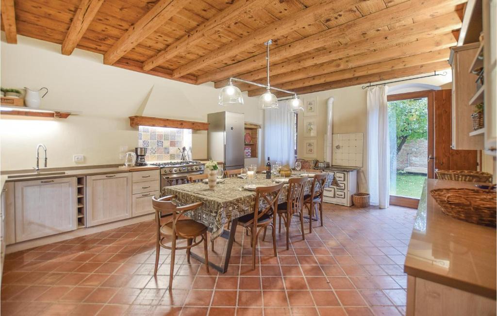Montioni House | Holiday Home Lazise (VR) with Fireplace I