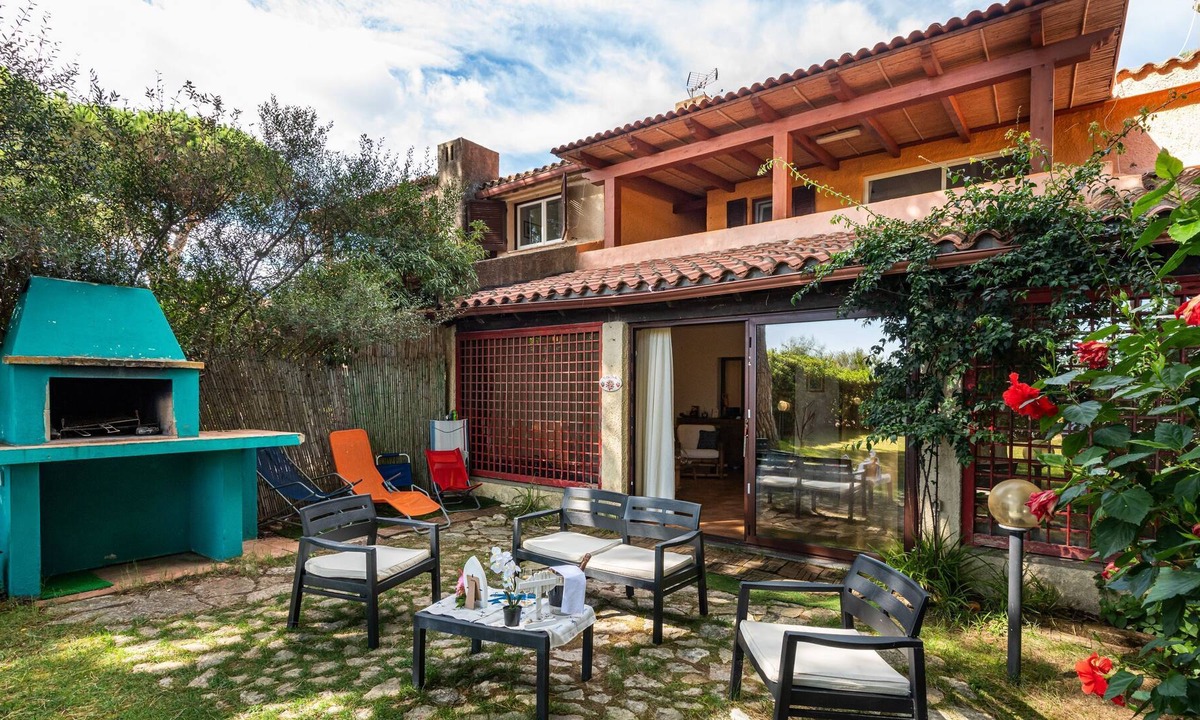 Santa Margherita di Pula House | Holiday Home "Una Pineta sul mare" ear the Beach with Wi-Fi, A/C & Pool