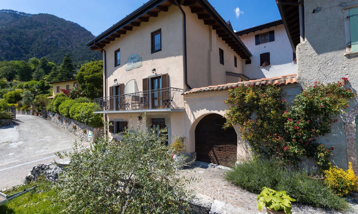Vesio House | Holiday home with balcony and garden