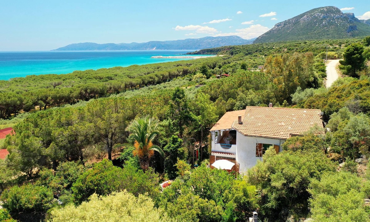 Orosei House | Holiday Home with Panoramic Sea View, Wi-Fi, Garden and Terrace