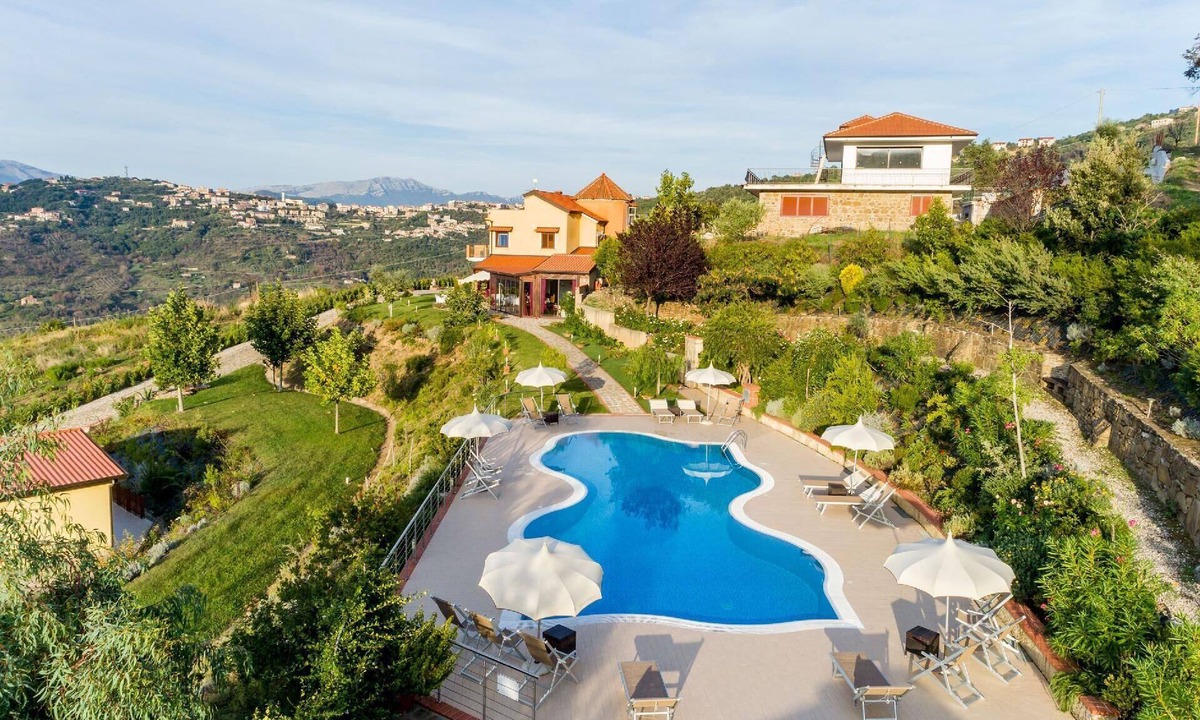 Laureana Cilento House | Holiday house Laureana Cilento for 1 - 9 persons with 4 bedrooms - Holiday house