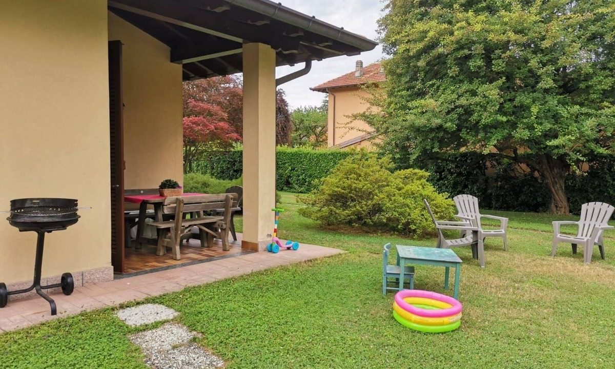 Travedona-Monate House | Holiday house Travedona Monate for 1 - 8 persons with 4 bedrooms - Holiday home