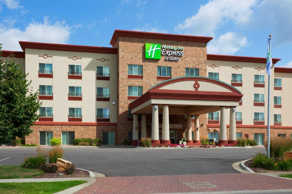 Weston Hotel | Holiday Inn Express & Suites Wausau by IHG