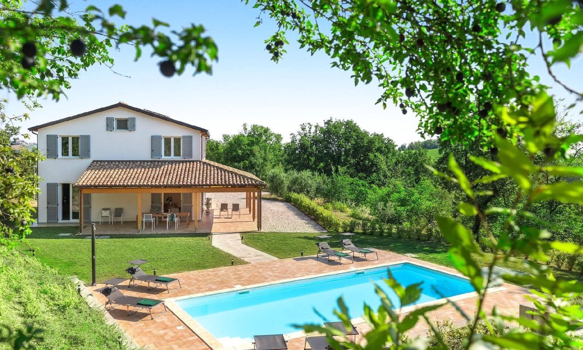 SantʼAngelo in Pontano House | Holiday house Sant'Angelo in Pontano for 1 - 16 persons with 8 bedrooms - Holiday home