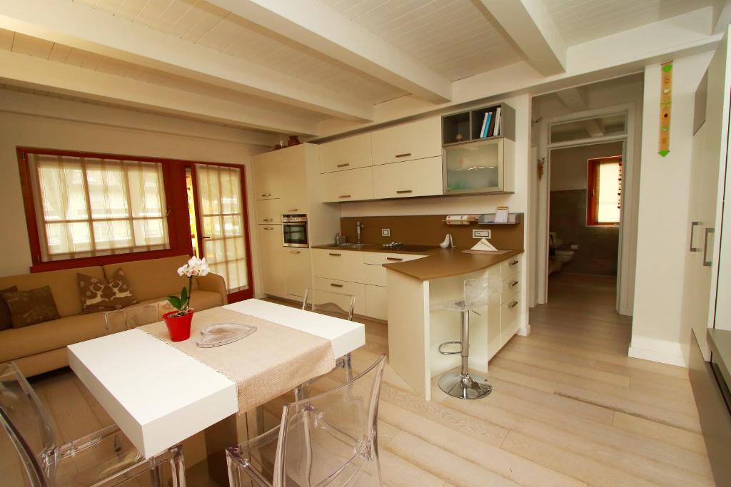 Laives Apartment | Home White