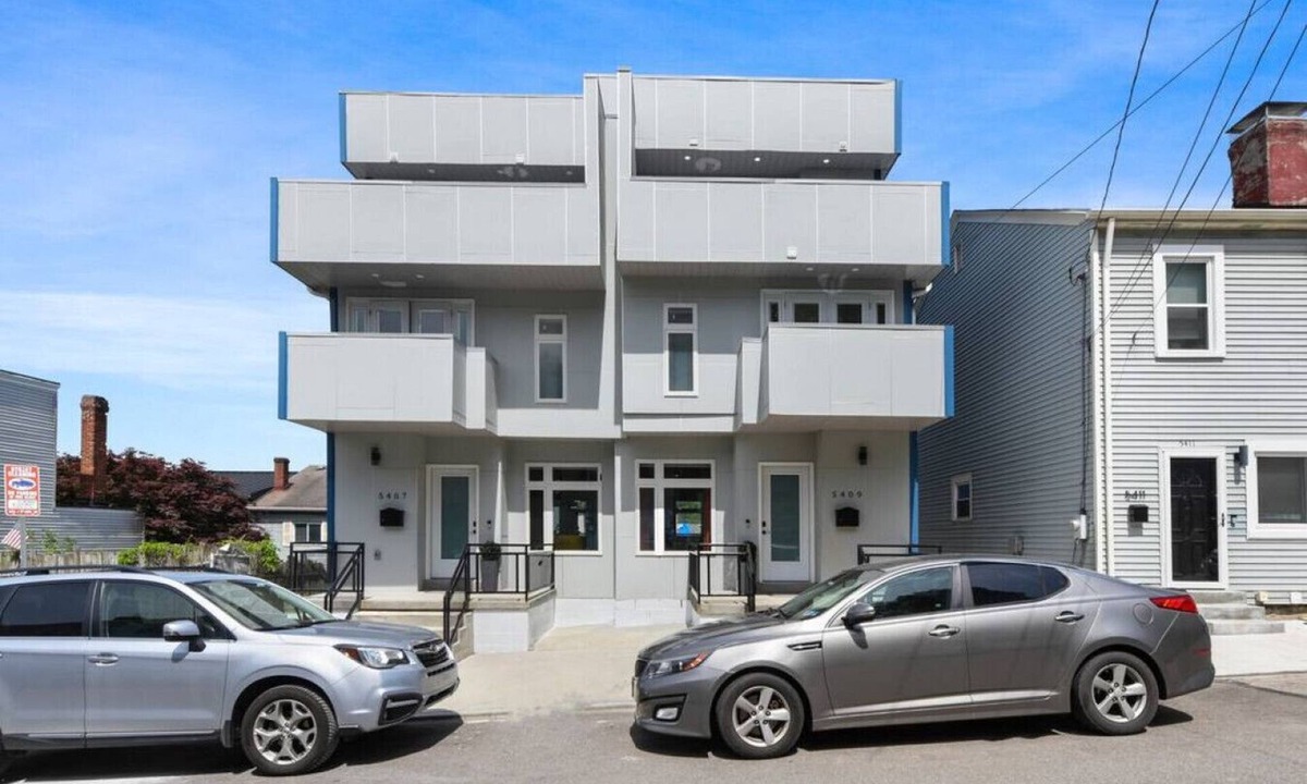 Lawrenceville House | ★ HostWise Stays ★ Sleeps 20! Huge Duplex - Luxe Homes! 8k+ Sq Ft!