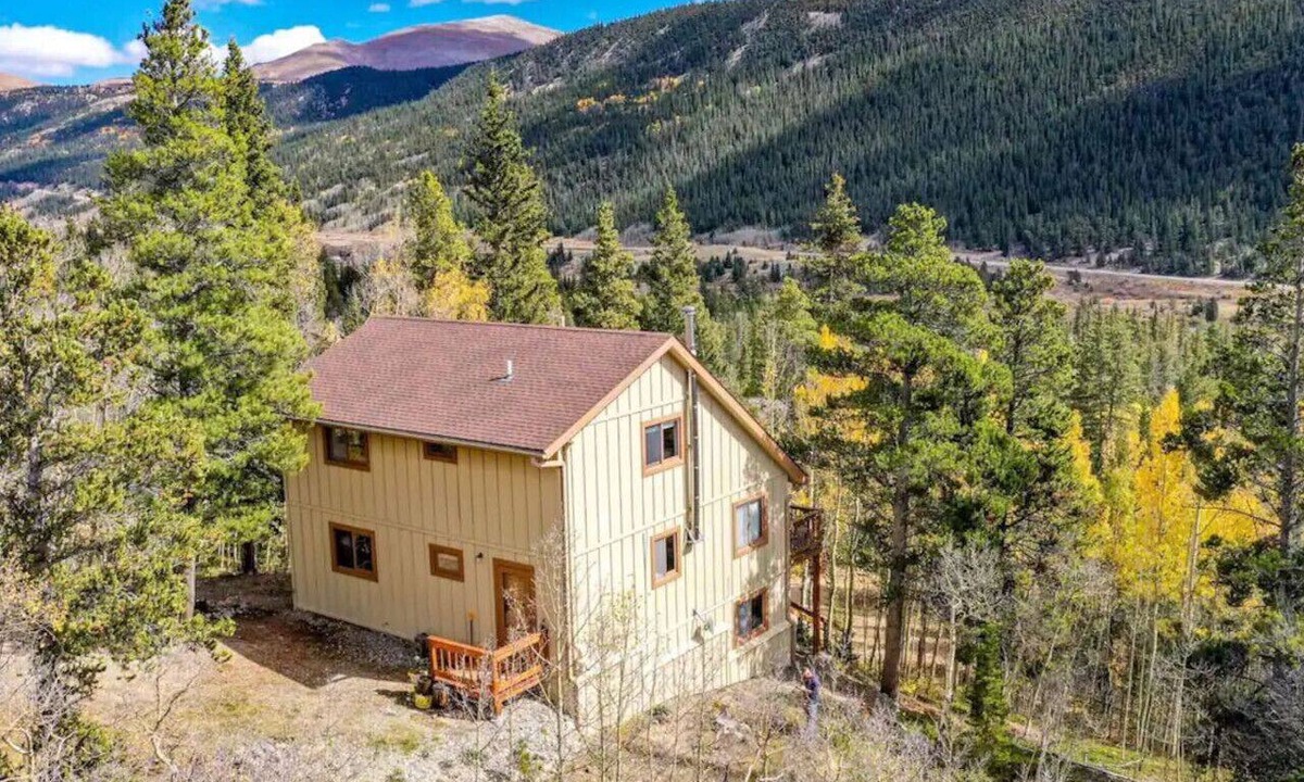 Alma House | Hot Tub + Fire Pit | Sleeps 8 | Near Breck