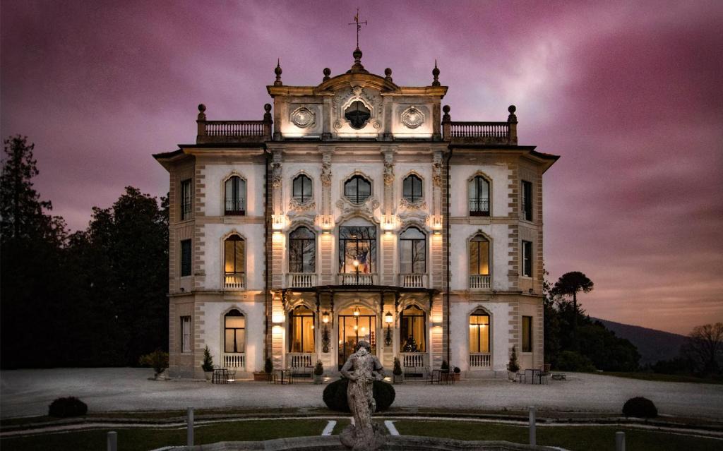 Varano Borghi Hotel | Hotel Villa Borghi
