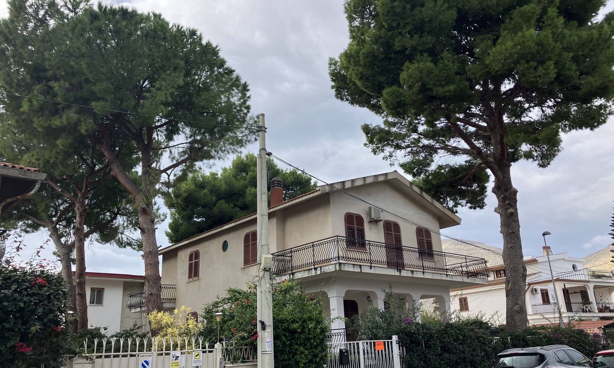 Partanna Villa | House crilulu al mar Bright and breezy large villa 10 minutes from the beach