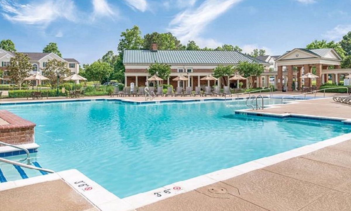 Berkeley Condo | HUGE 4 BDRM SLEEPS 12~ 2 KITCHENS, 2 LIVING RMS, 4 BATHRMS, GREAT LOCATION &MORE