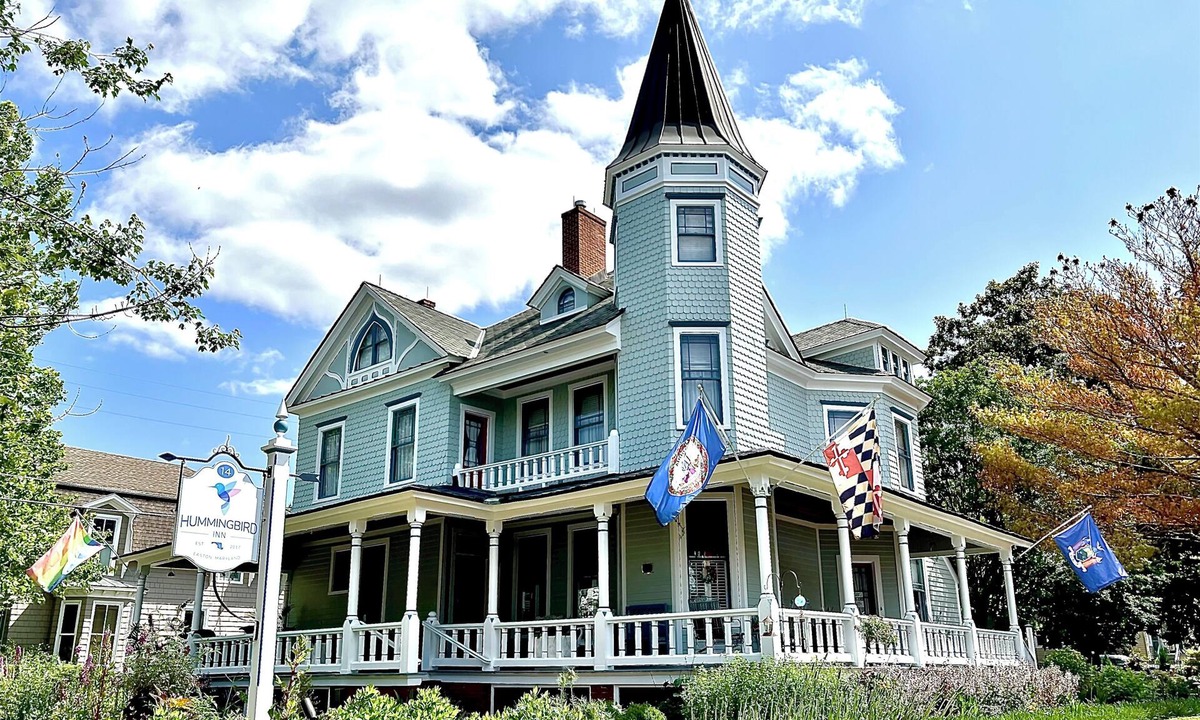 Easton Bed & Breakfast | Hummingbird Inn