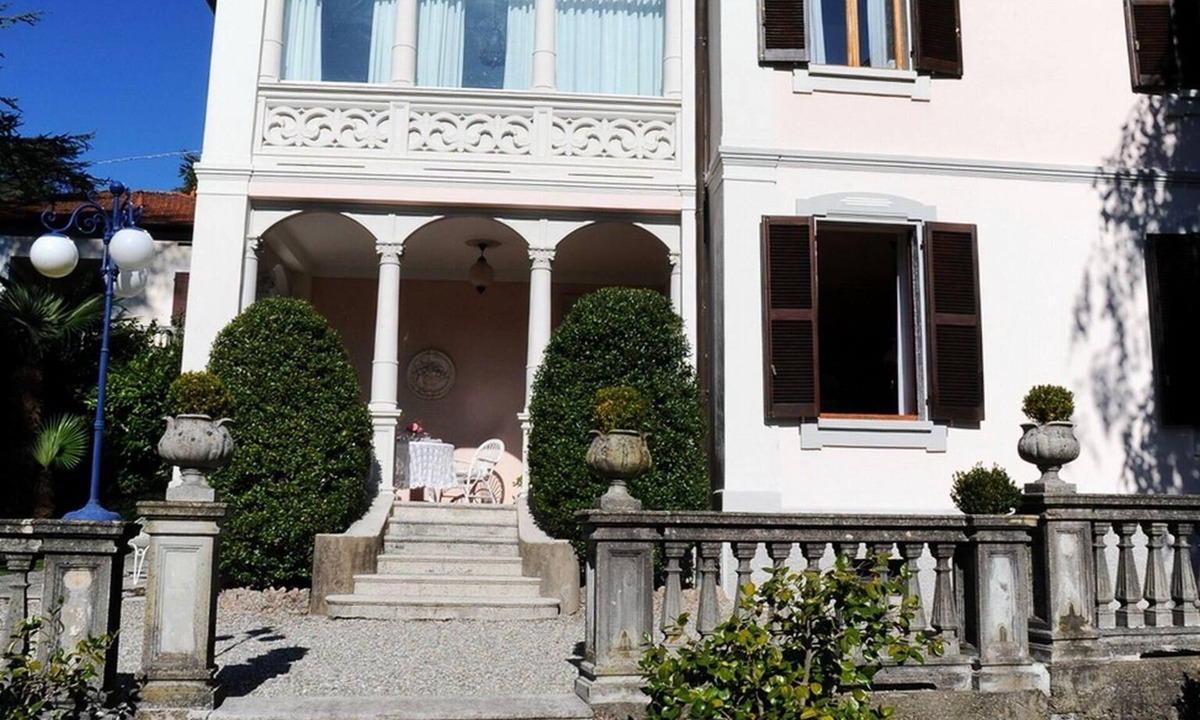 Cassano Valcuvia Apartment | Idyllic located 3½-room apartment with 2 bathrooms, garden and balcony