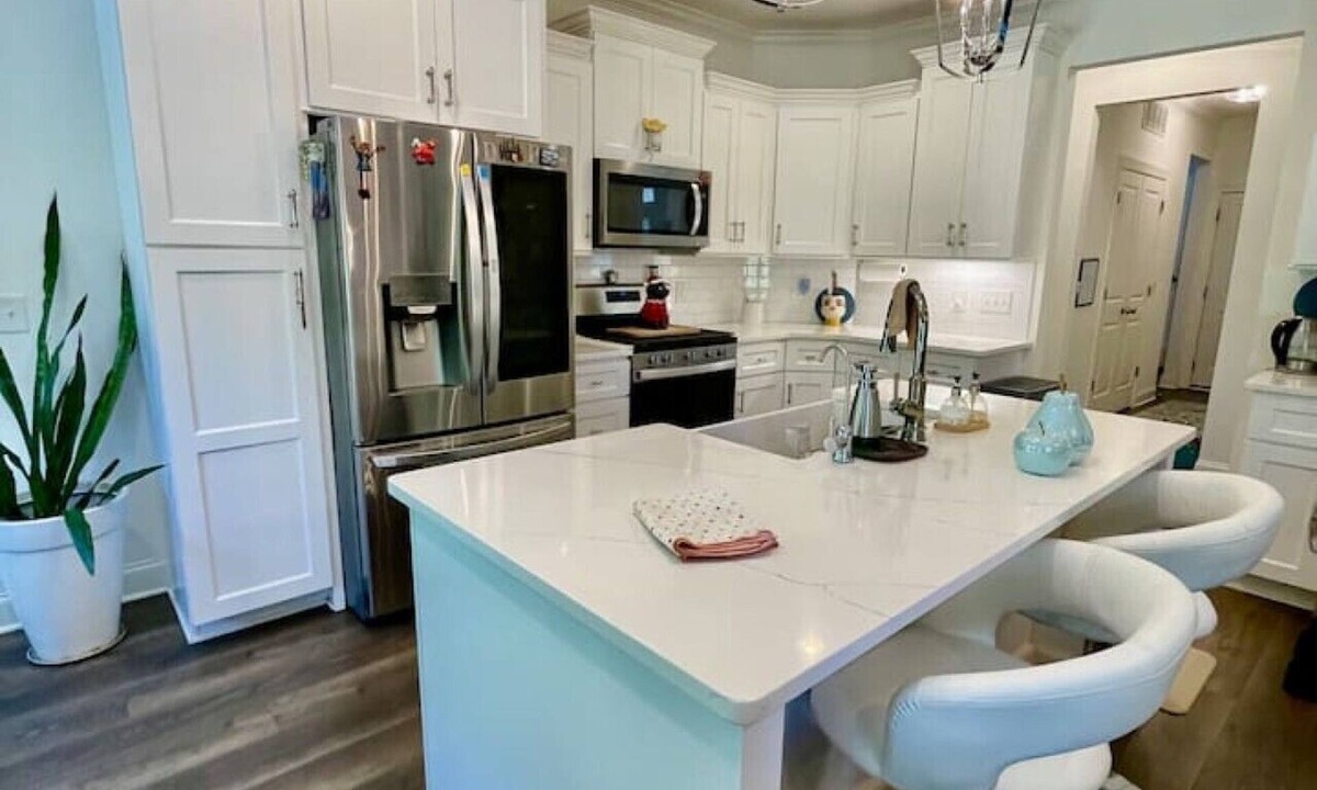 High Point House | Immaculate 4 Bedroom with Pool Table