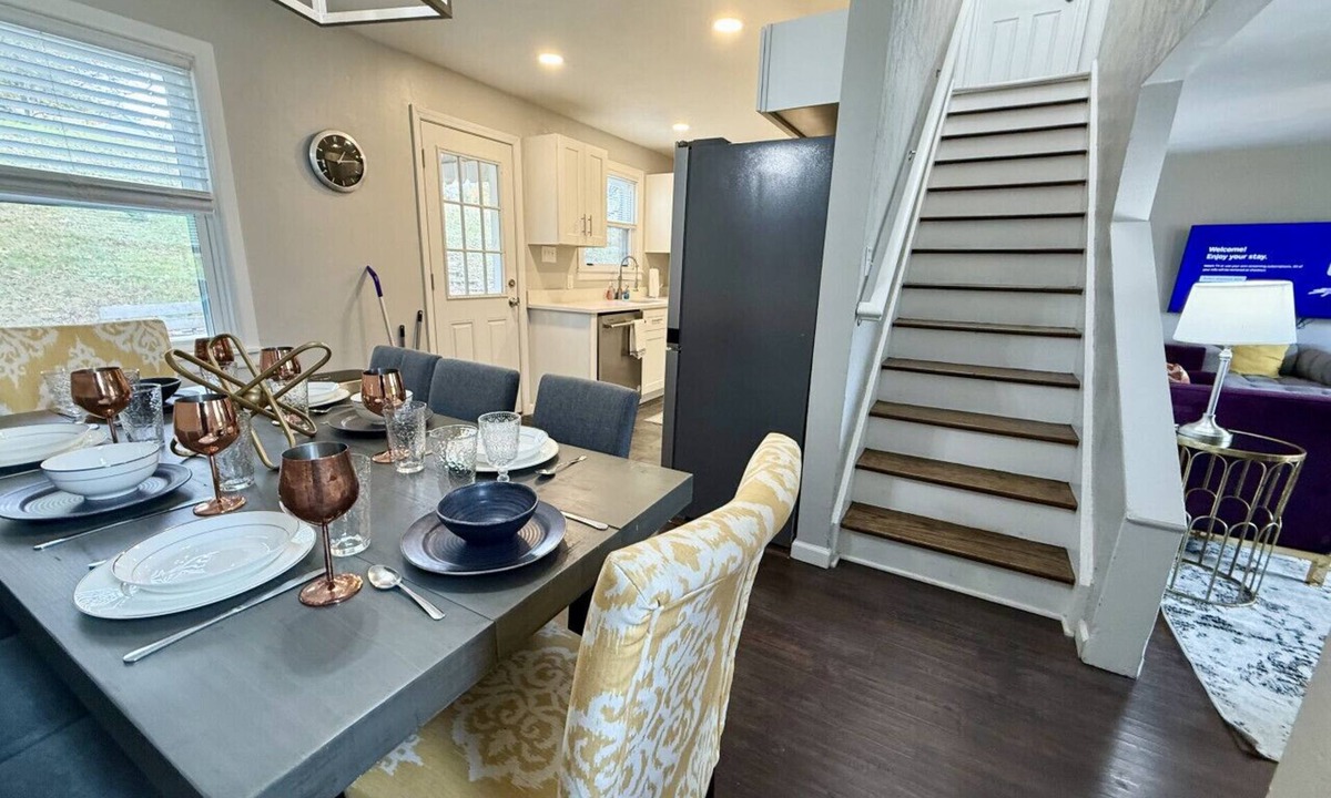 Bethel Park House | Incredible 5 bed 2 bath w/HOT TUB close to Pitt