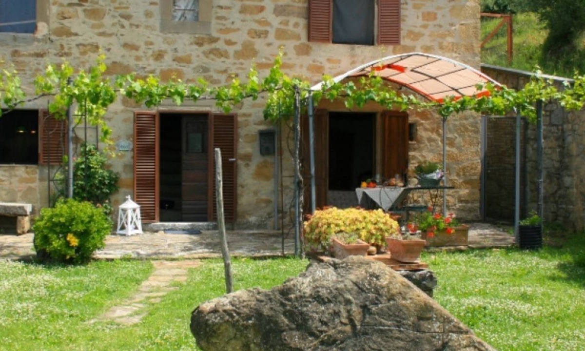 San Pietro a Cegliolo Villa | Indipendent house with 5 sleeps and private pool. Cortona